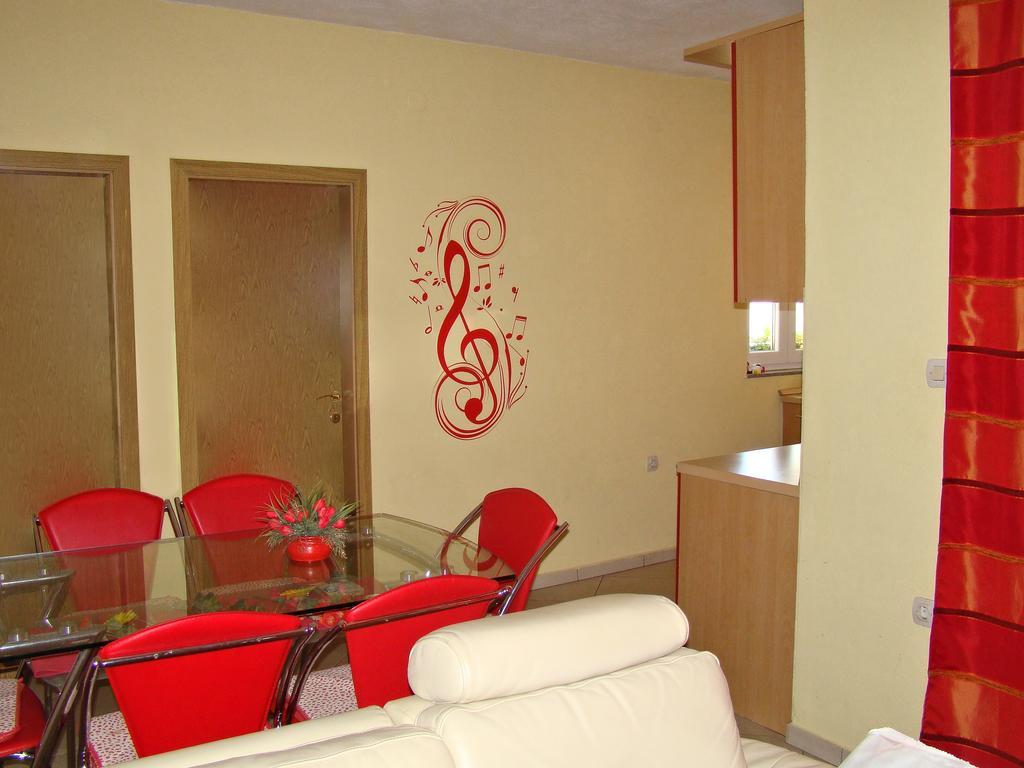 Apartments Buturic 萨利 客房 照片